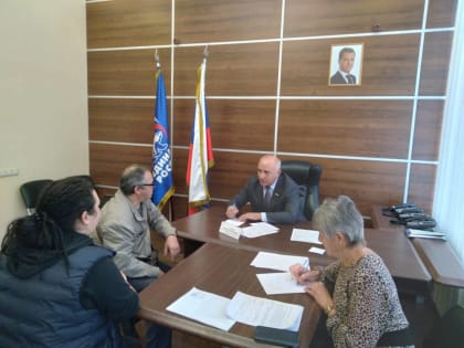 Юрий Старкин рассмотрел обращения граждан