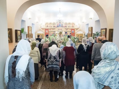 В престольный праздник митрополит Серафим совершил литургию в храме святого Иоанна Кронштадтского