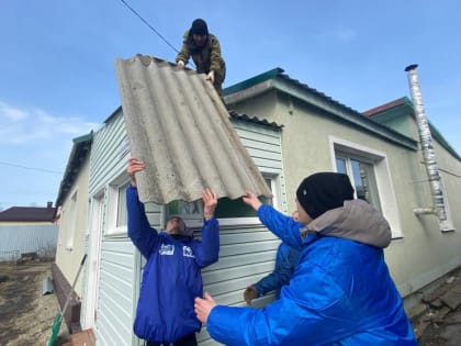 «Единая Россия» помогла супруге мобилизованного из Пензы с ремонтом крыши