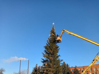 В городе Сердобске завершен демонтаж главной новогодней елки