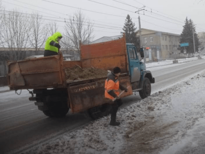 Пензенские коммунальщики потратили более тонны реагентов за 4 дня