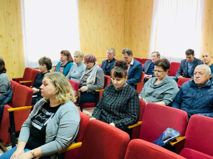 В Администрации Колышлейского района 17 октября 2023 года глава Колышлейского района Михаил Максимов провел совещание с руководителями организаций и учреждений района