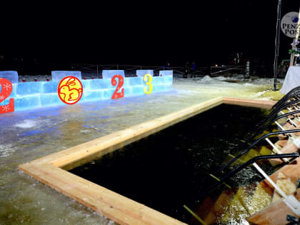 Митрополит Серафим, Олег Мельниченко и Вадим Супиков вместе с горожанами приняли участие в Крещении на ГПЗ-24 - фоторепортаж