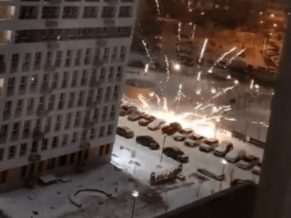 В соцсети пензенцы рассказали, как фейерверк попал в автомобили