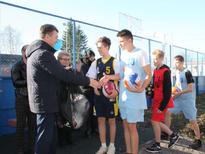 Торжественное открытие многофункциональной спортивной площадки