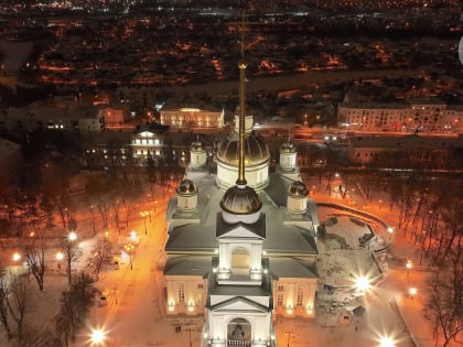 Митрополит Серафим совершил литургию святителя Василия Великого в Спасском кафедральном соборе