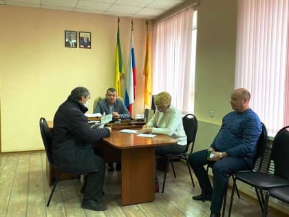 Сегодня, 3 ноября , состоялся личный прием граждан  у исполняющего обязанности  главы администрации города Сердобска Сергея Варламова