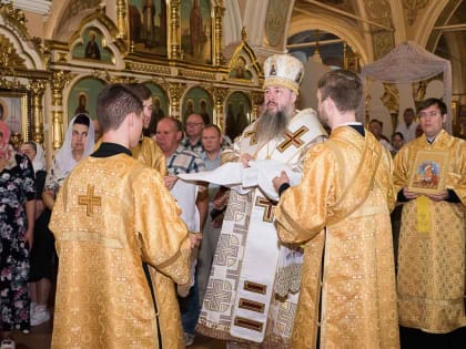 В Митрофановском храме г. Пензы митрополит Серафим совершил Божественную литургию