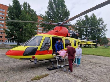 В Пензу из Каменки вертолет доставил пациента с острой сердечной патологией