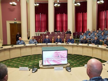 Вадим Супиков вручил награды ЗакСобра сотрудникам ОМОН «Страж»