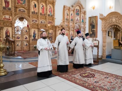 В день памяти священника Николая Болоховского митрополит Серафим совершил литургию в Успенском женском монастыре