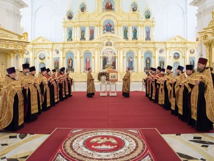 Митрополит Серафим совершил всенощное бдение в Спасском кафедральном соборе