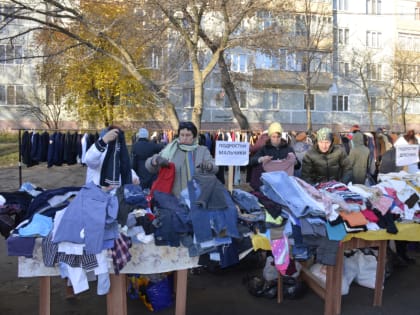 На площади перед храмом Серафима Саровского прошла традиционная благотворительная ярмарка
