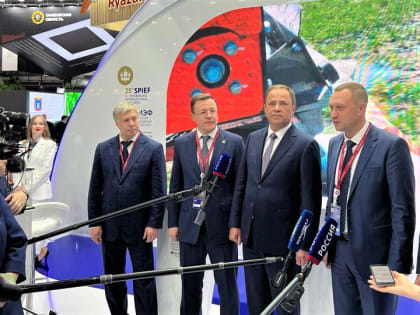 Работа Игоря Комарова на ПМЭФ-2022