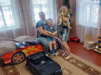 Ильдар Акчурин подарил ребенку из Кузнецкого района детский электромобиль