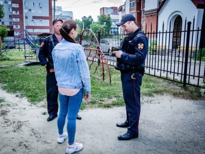 В Пензе сотрудники Росгвардии задержали подозреваемых в совершении кражи из сетевого магазина