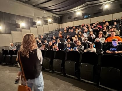 Анна Рудакова оказала содействие в организации адаптивного киносеанса для детей с аутизмом