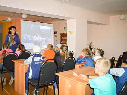 В рамках «Международного Дня туризма» в Кикинской сельской библиотеке                прошел час истории с детьми и подростками «В круге Арслана Палкаева»