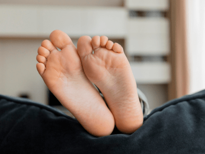 Почему грибок стопы возвращается и как защитить себя через правильный уход за обувью