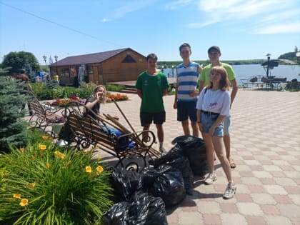 Молодогвардейцы Каменского района организовали акцию «Трудовой десант»