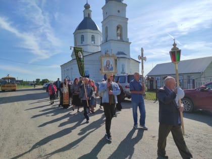 Верующие Мокшанского благочиния приняли участие в крестном ходе к источнику великомученицы Параскевы Пятницы