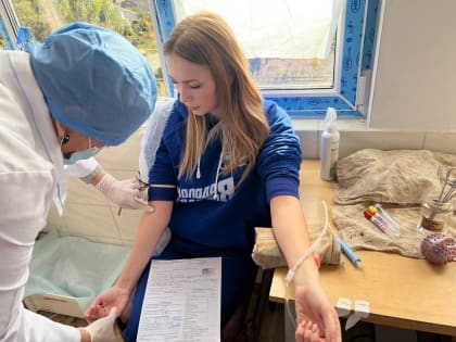 Активистка местного отделения "Молодой Гвардии» Пачелмского района Ирина Фоломеева в качестве волонтера посетила город Мариуполь