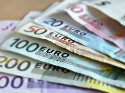 Центробанк понизил курс евро на 25 копеек