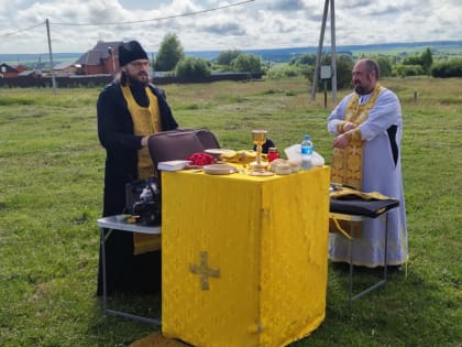На месте будущего храма в с. Пазелки Бессоновского района совершена литургия