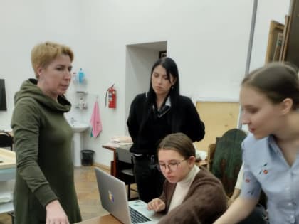 Студентам художественного училища дали мастер-класс по реставрации