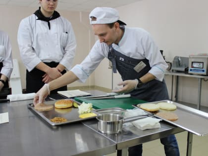 Представители региональной торговой сети устроили мастер-класс для студентов колледжа