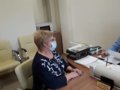 Во время приема граждан Валерий Савельев дал жителям округа разъяснения по вопросам социальной поддержки