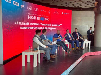 Антон Демидов выступил с лекцией на международном фестивале «Манжерок»