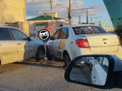 На улице Терновского в Пензе произошло ДТП с участием такси