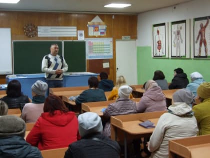 Алексей Марьин обсудил вопросы безопасности с родителями школьников в Сердобске