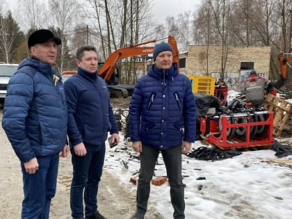 Олег Денисов провел совещание на дороге между ул. Измайлова и ул. Антонова