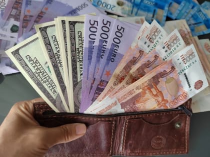 ЦБ РФ понизил курс доллара 12 января