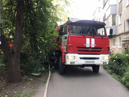 На улице Кулибина в Пензе загорелась кирпичная пятиэтажка