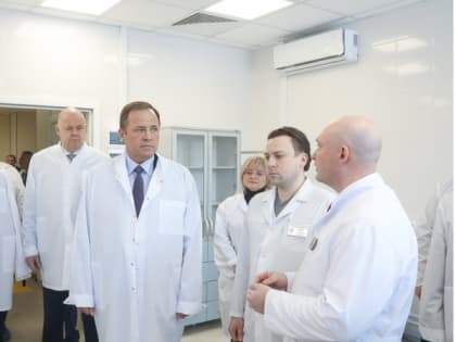 Торжественно открыли новый корпус онкодиспансера Олег Мельниченко и Игорь Комаров