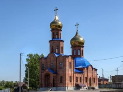 В престольный праздник митрополит Серафим совершил Литургию в храме Рождества Пресвятой Богородицы районного поселка Лунино