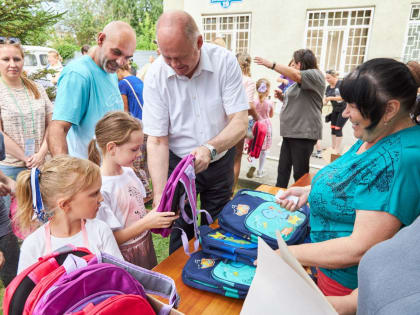 Вадим Супиков поучаствовал в акции "Собери ребёнка в школу"