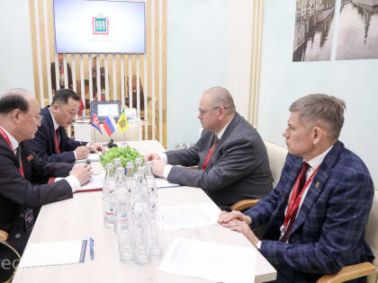 Пензенский губернатор встретился на ПМЭФ с чрезвычайным и полномочным послом КНДР в РФ