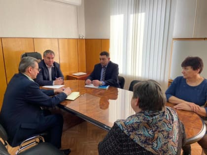 Депутат Законодательного Собрания Пензенской области Вадим Калинин провел личный прием граждан в общественной приемной Колышлейского местного отделения Партии «ЕДИНАЯ РОССИЯ»