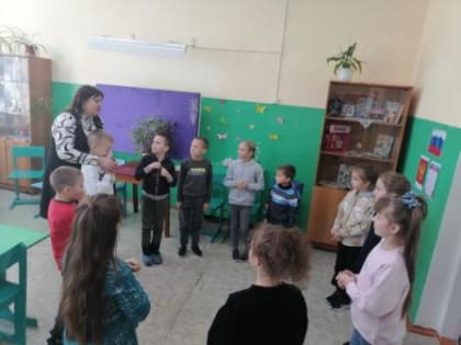 Новогодняя игровая программа «Сказки водят хоровод»