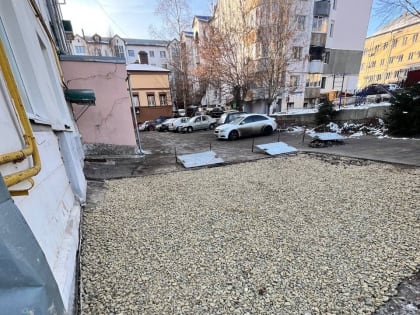 Денис Соболев помог жителям Кирова, 18  в устранении коммунальной аварии
