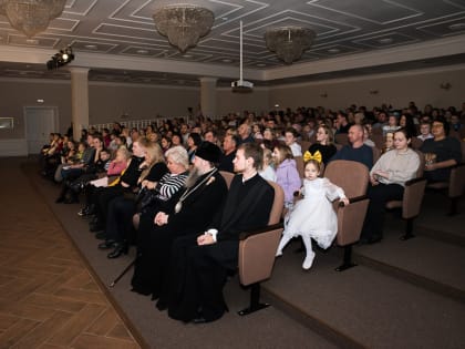 Традиционная Архиерейская рождественская елка состоялась в Спасском кафедральном соборе