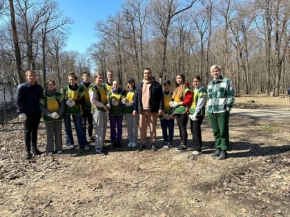 Волонтеры провели санитарную акцию на Олимпийской аллее