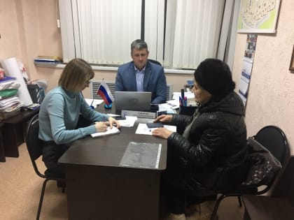 Алексей Савичев провел прием граждан в своем избирательном округе