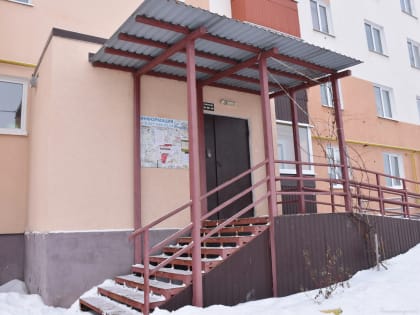 Александр Басенко проверил ремонт в домах микрорайона Заря