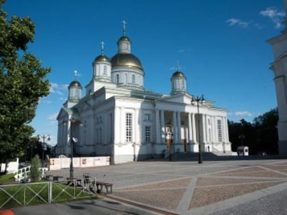 В канун Недели 7-й по Пятидесятнице митрополит Серафим совершил всенощное бдение в Спасском кафедральном соборе