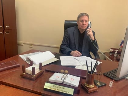 Дмитрий Каденков провел тематический дистанционный прием граждан старшего поколения